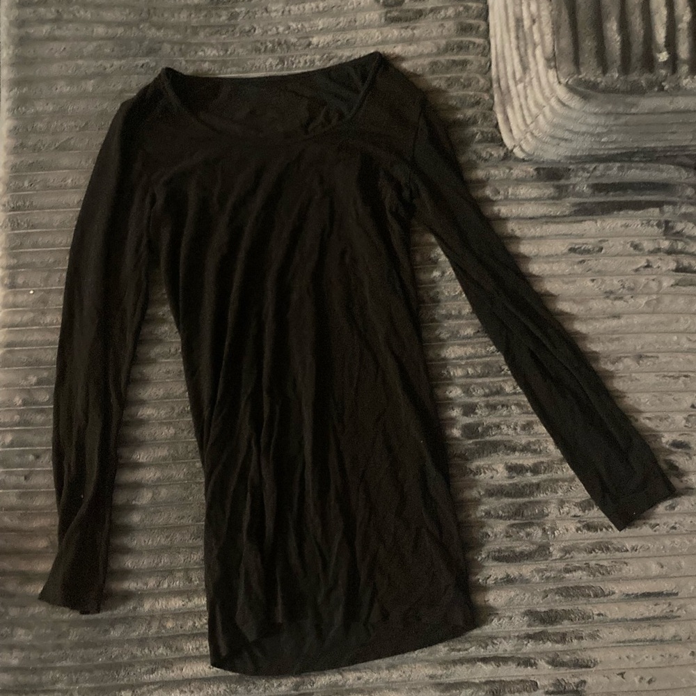 Black long-sleeved undershirt